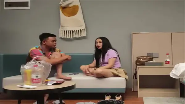 良家少妇醉酒失态,胖哥趁醉狂干娇嫩身子