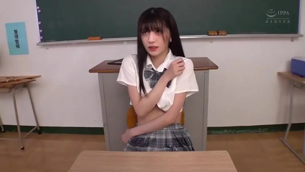 AI换脸鞠婧祎化身JK制服萌妹 惨遭同学轮番校内欺负