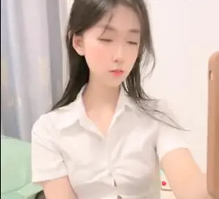 极品尤物女神衬衣短裙自慰!假屌骑乘狂插骚穴爆浆